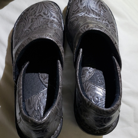 B.O.C. PEGGY Women's Clogs - Picture 5 of 8